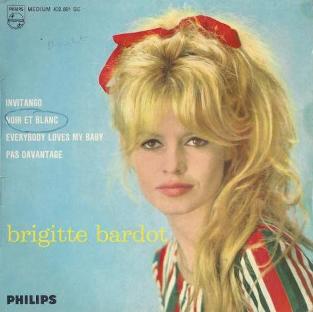 Brigitte Bardot
Invitango (Claude Bolling - Jean-Max Rivire)
Noir et Blanc (Claude Bolling
Jean-Max Rivire)
Everybody Loves My Baby
(Jack Palmer - Spencer Williams)
Pas Davantage (Luce Klein)
Philips - Biem (1963)